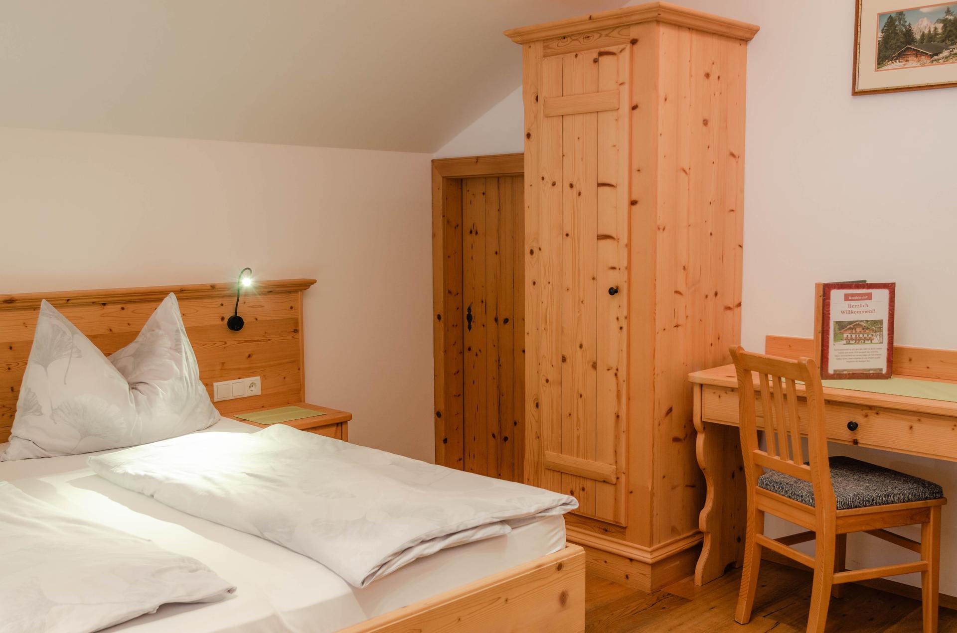 Bauernhof Krahlehen · Dreibettzimmer Nr. 6 mit Frühstück - 2