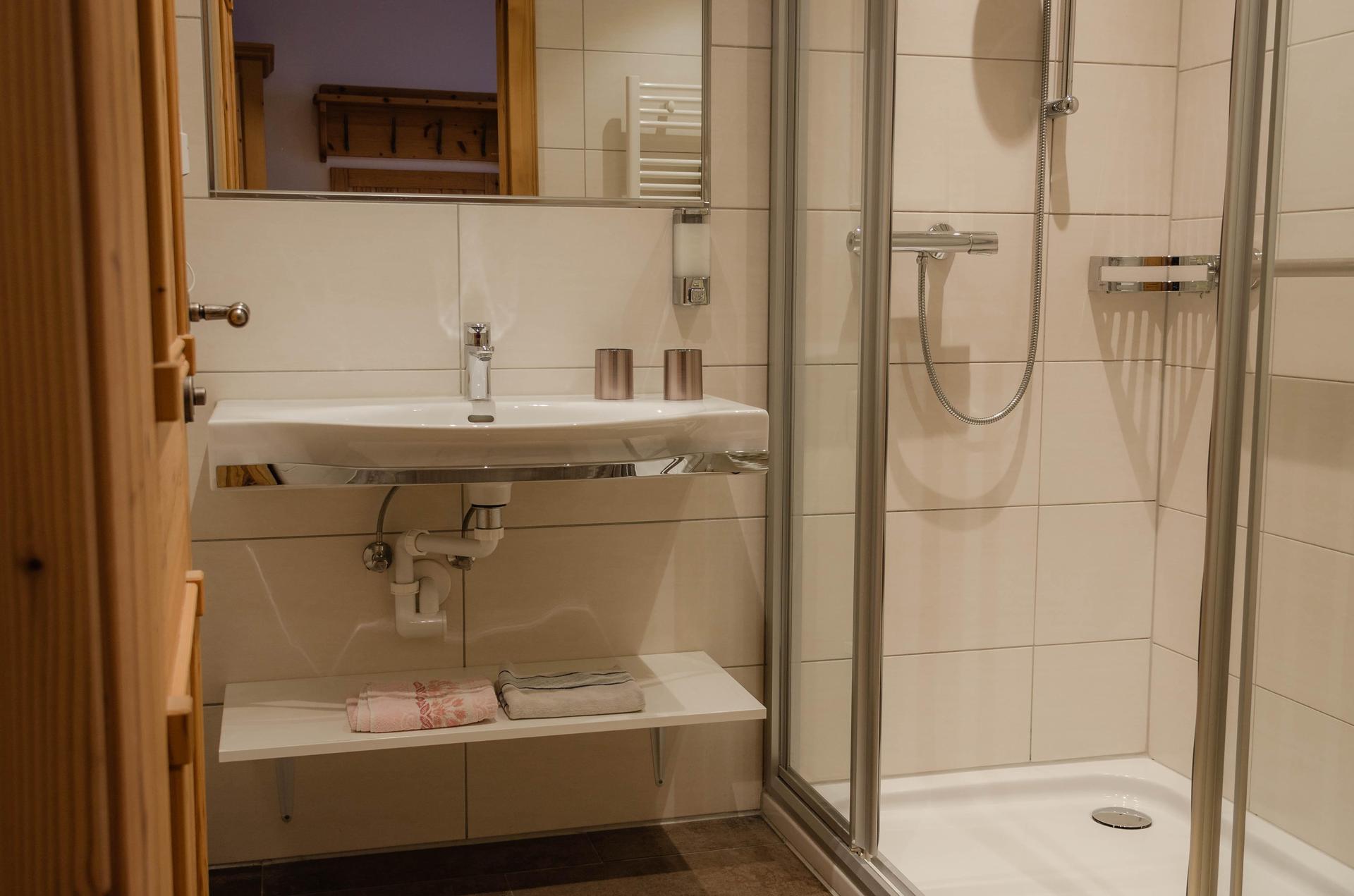 Bauernhof Krahlehen · Dreibettzimmer mit Frühstück - 4